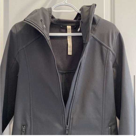 SOLD - size 6 Lulu-Lemon Rain Coat - Picture 1 of 4